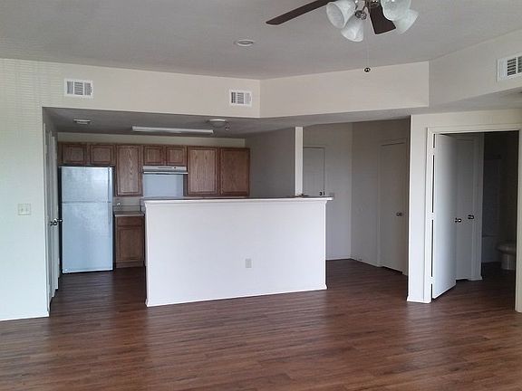 4th image of 712 Constitution Ct APT 612