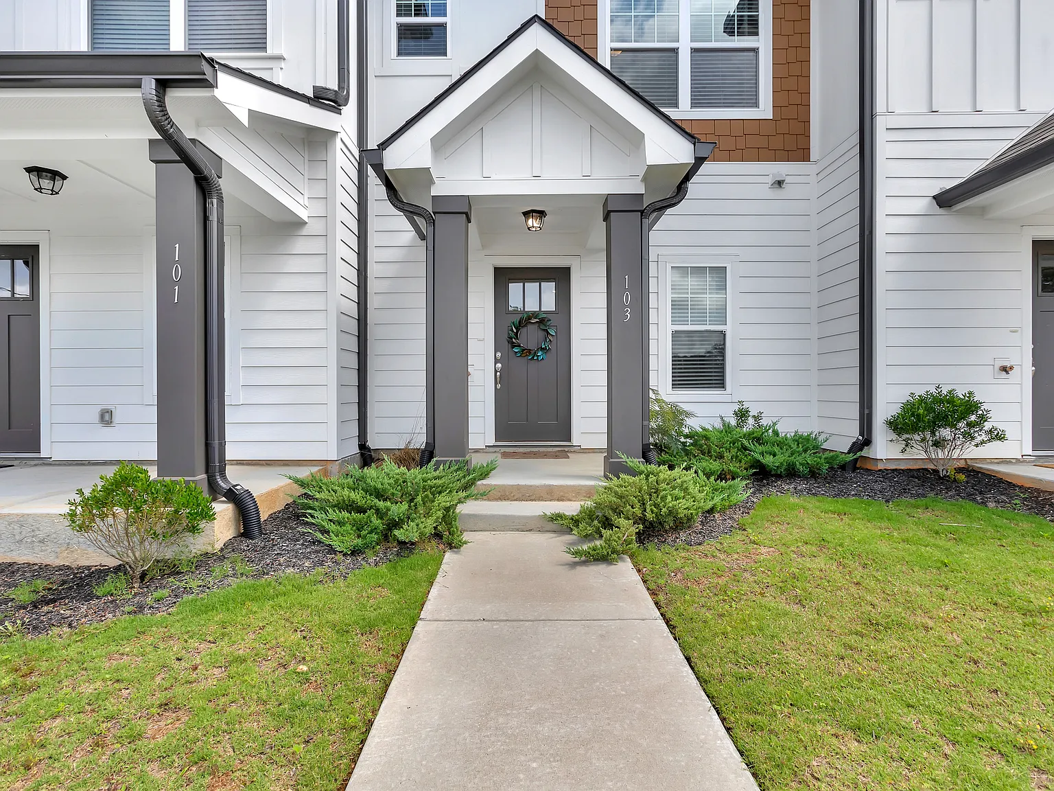 2 bed, 2.5 bath, 1190 sqft, $1,725 — Photo 1