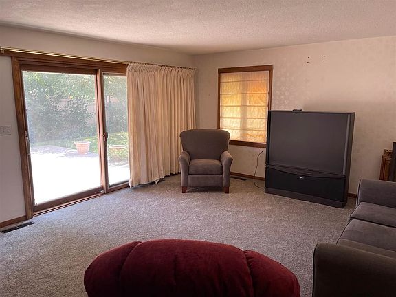 3rd image of 103 Plaza Ave