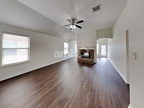 4th image of 307 Creekside Way