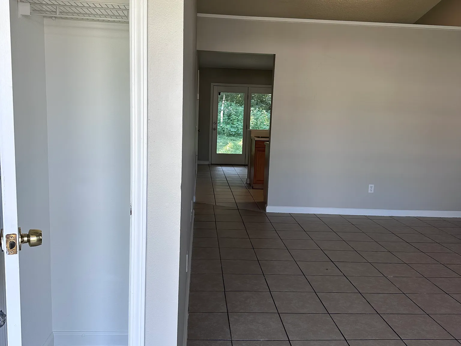 2 bed, 1054 sqft, $1,400 — Photo 2