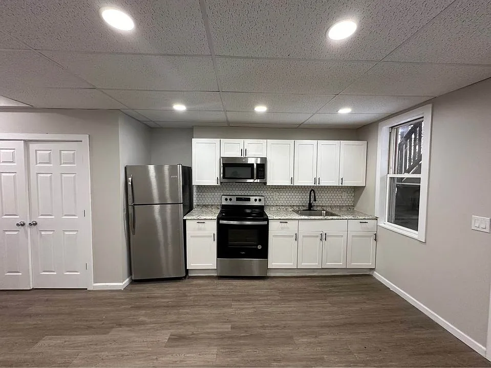 Building Photo - 1213 Pittston Ave #1