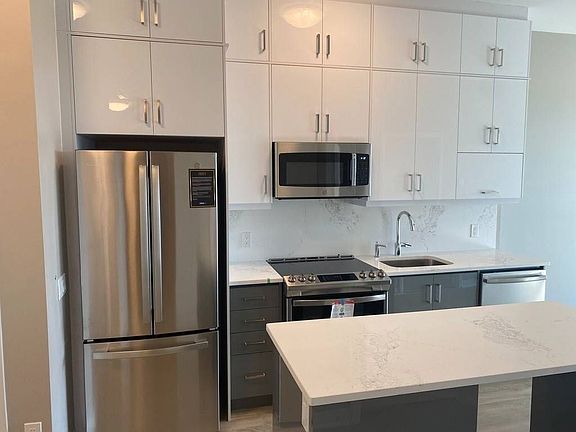 2nd image of 95 Dundas St W #412