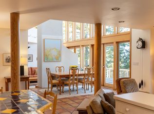 520 Smugglers Cove Rd, Bowen Island, BC V0N 1G1