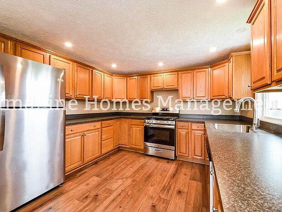 4th image of 1936 Edgewood Dr
