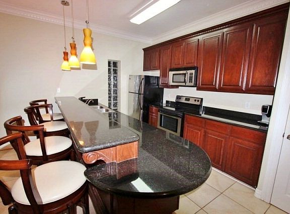 2nd image of 103 E Palm St #3
