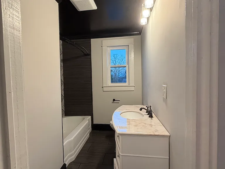 523 E Georgia St — Photo 15