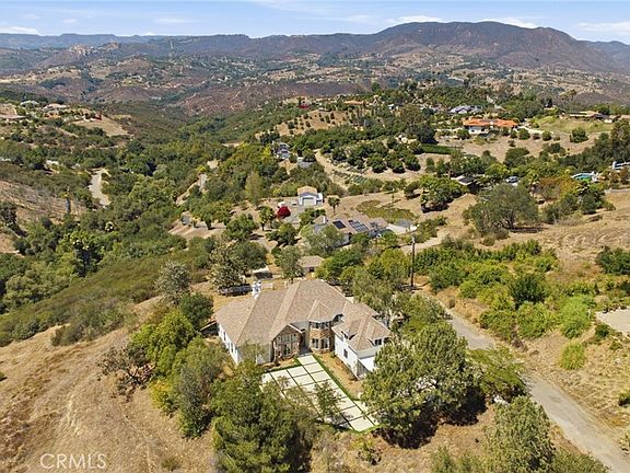 3rd image of 1094 Hillcrest View Ln