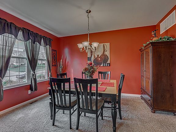 5th image of 35 Broadfield Ct
