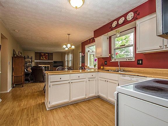 5th image of 1103 Timberbank Ln