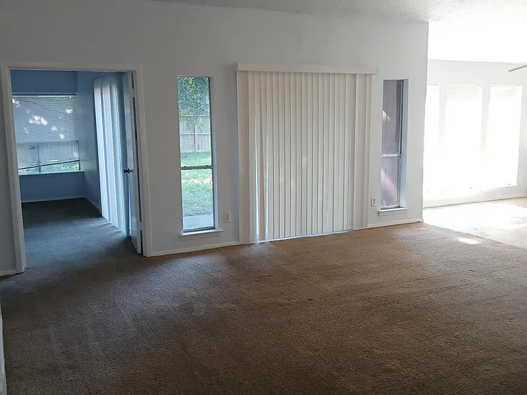 10211 Golden Sunshine Dr — Photo 3