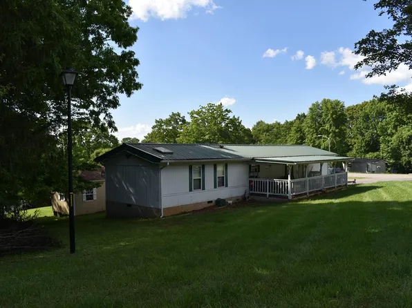 2503 Deerhaven Rd, Galax, VA 24333