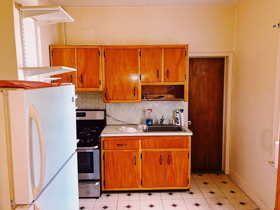 2nd image of 2038 42nd St #1