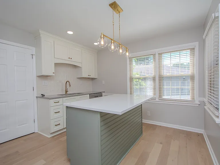 11802 Robindale Rd — Photo 11