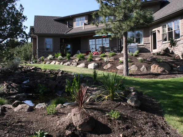 3240 NW Colonial Dr, Bend, OR 97703