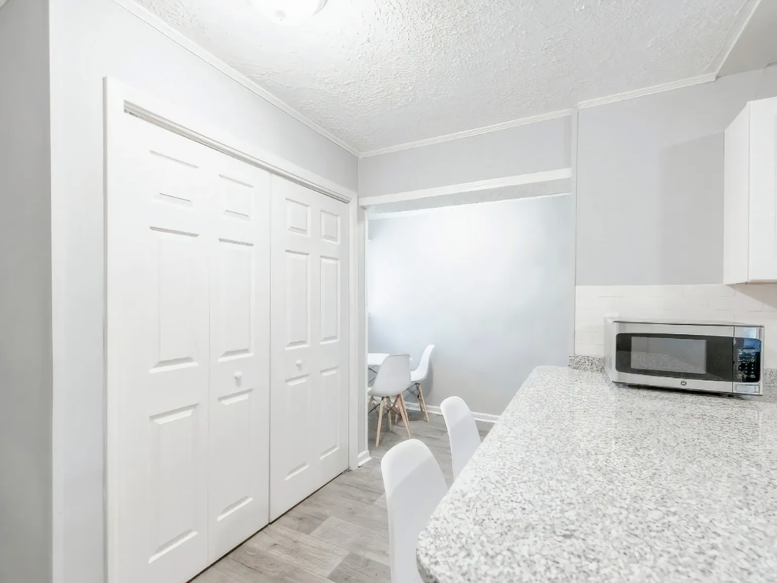 4 bed, 3.0 bath, 2000 sqft, $793 — Photo 4