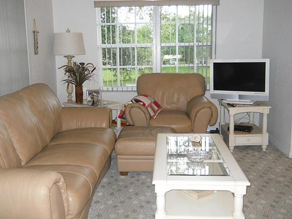 5th image of 1131 SW Swan Lake Cir #403