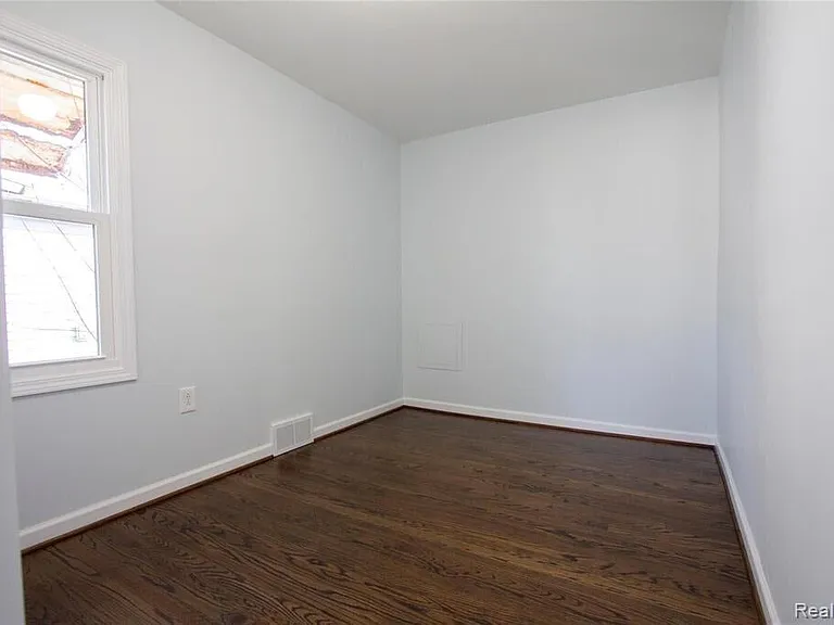 1308 E Milton Ave — Photo 13