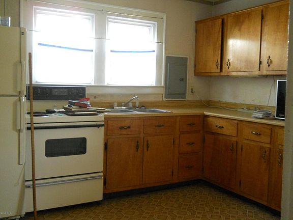 3rd image of 626 Hickory Ave