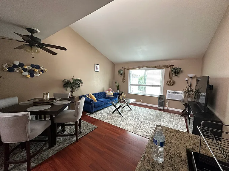 4659 Texas St — Photo 3