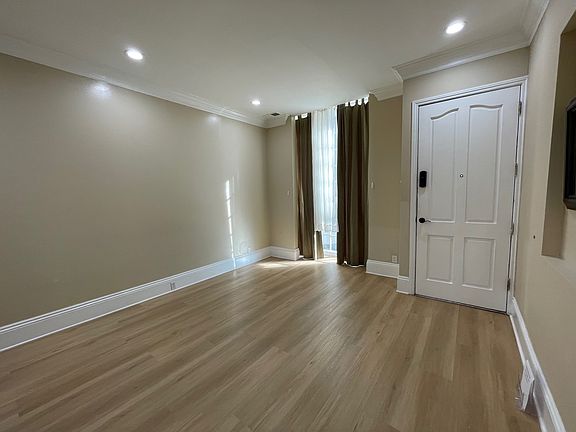 4th image of 36 Tingley St