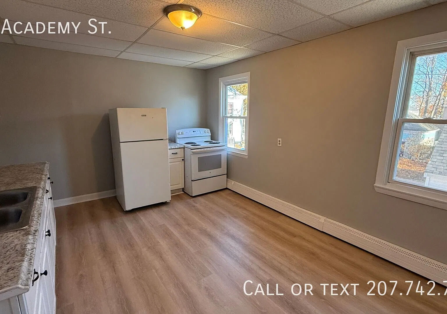 Nice Second Floor Apartment with Large Rooms — Photo 4