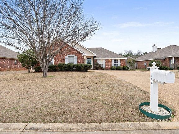 2nd image of 628 Oak Ridge Way