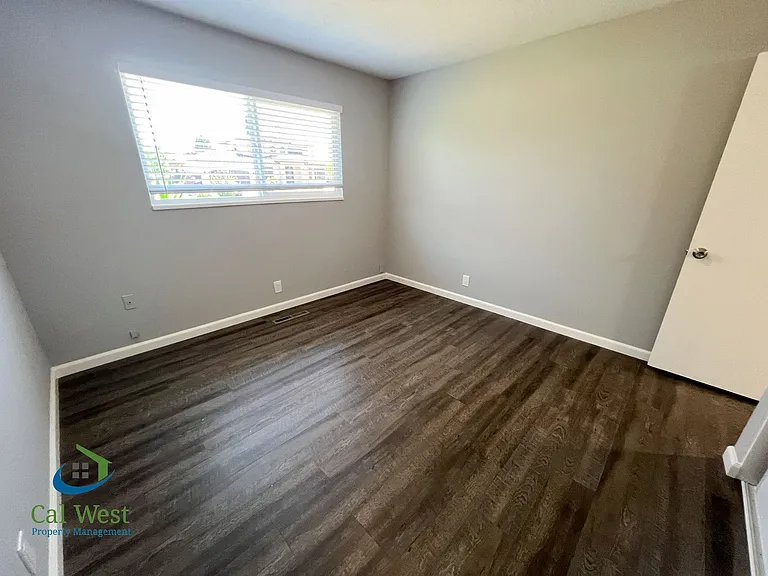 1567 Oriole Ave — Photo 20