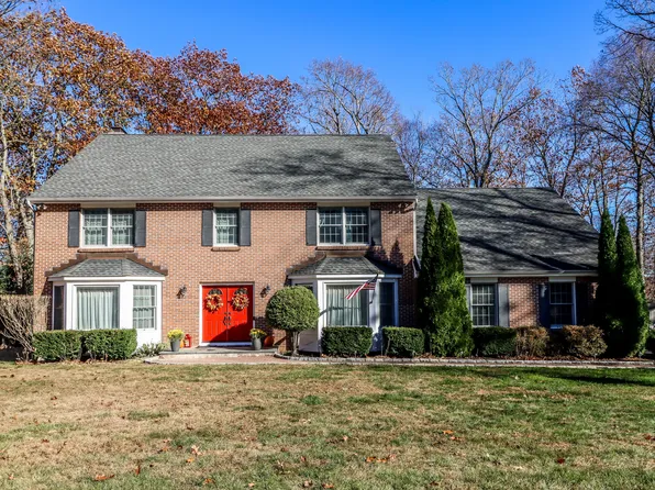 11 Greenknoll Drive, Brookfield, CT 06804