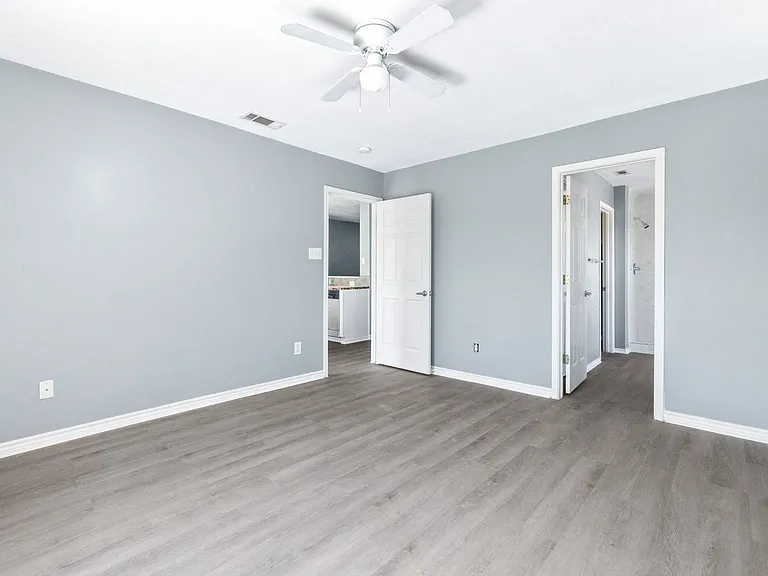 805 N Main St #104 — Photo 21