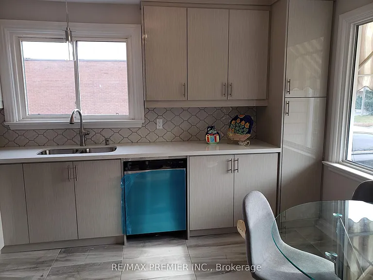 40 Byng Ave #UPPER — Photo 5