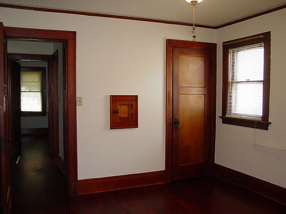 4th image of 2873 N 51st St