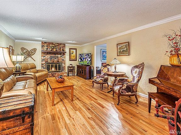 4th image of 18911 165th Ave NE