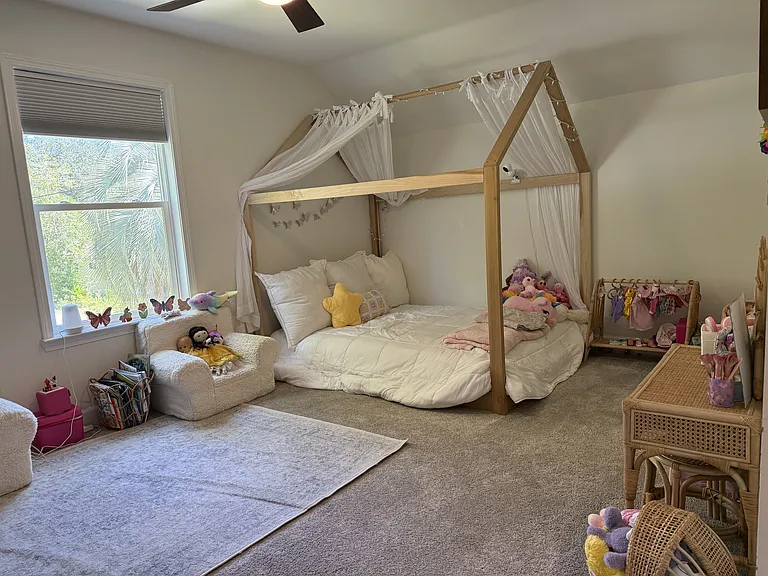 Large bedroom #1