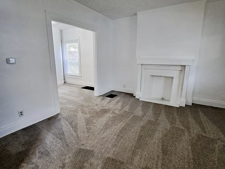 136 Indiana Ave — Photo 2
