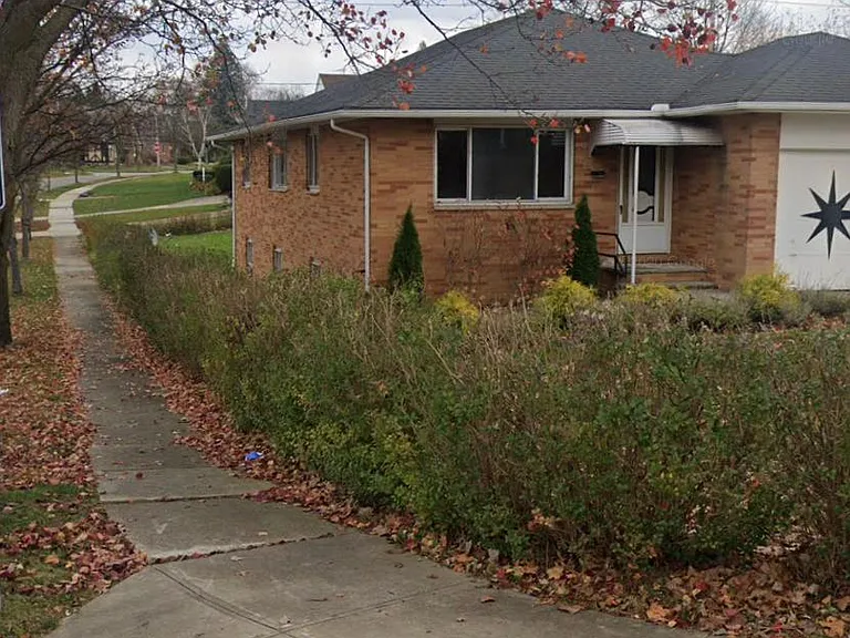 2633 S Green Rd — Photo 12