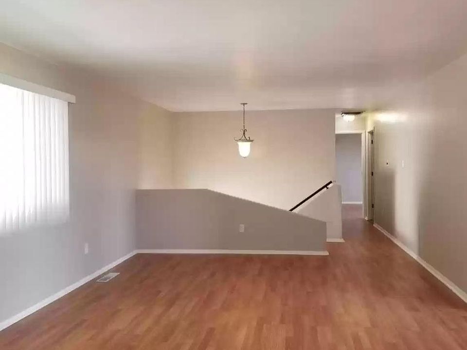 1st image of 1410 S Grandview Dr