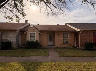 38 E Mountain Creek Dr, Grand Prairie, TX 75052