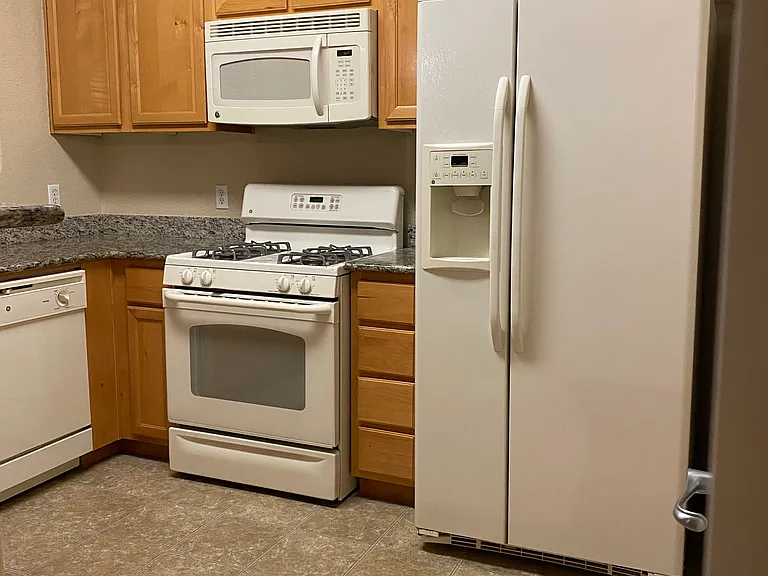 100 Moon Cir #700 — Photo 34