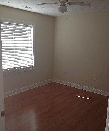 3rd image of 18 Huron Dr
