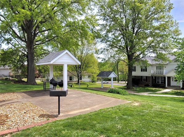257 Carriage Ct, Washington, MO 63090