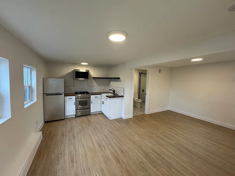 877 Hyperion Ave #879-1/2 — Photo 10