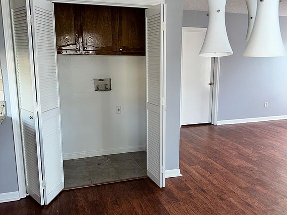 5th image of 1113 Barrington Dr #B