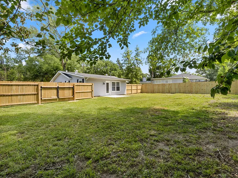 411 Allen St — Photo 11