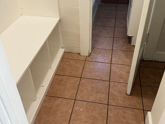 4th image of 131 S Manhattan Pl APT 23
