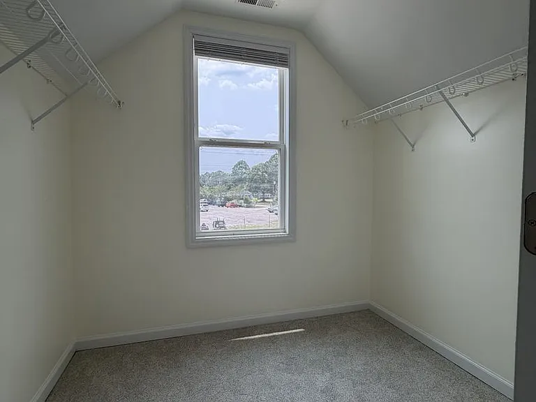 302 E Franck St — Photo 19