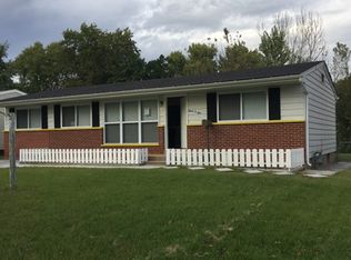 1205 Bellarmine Ln, Florissant, MO 63031