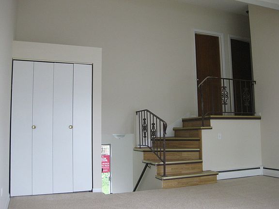 3rd image of 8816 Robin Dr