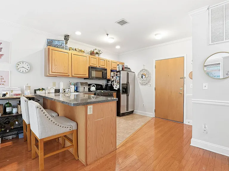 725 Jefferson St #11 — Photo 5