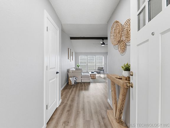 4th image of 1808 S Gardenia Ave